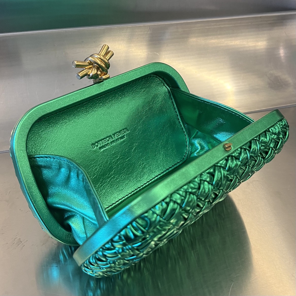 Knot Padded Intreccio Leather Clutch Green